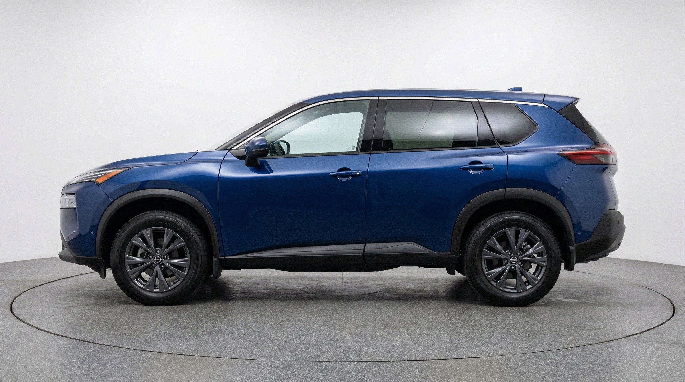 Used 2025 Nissan Rogue SV image 5