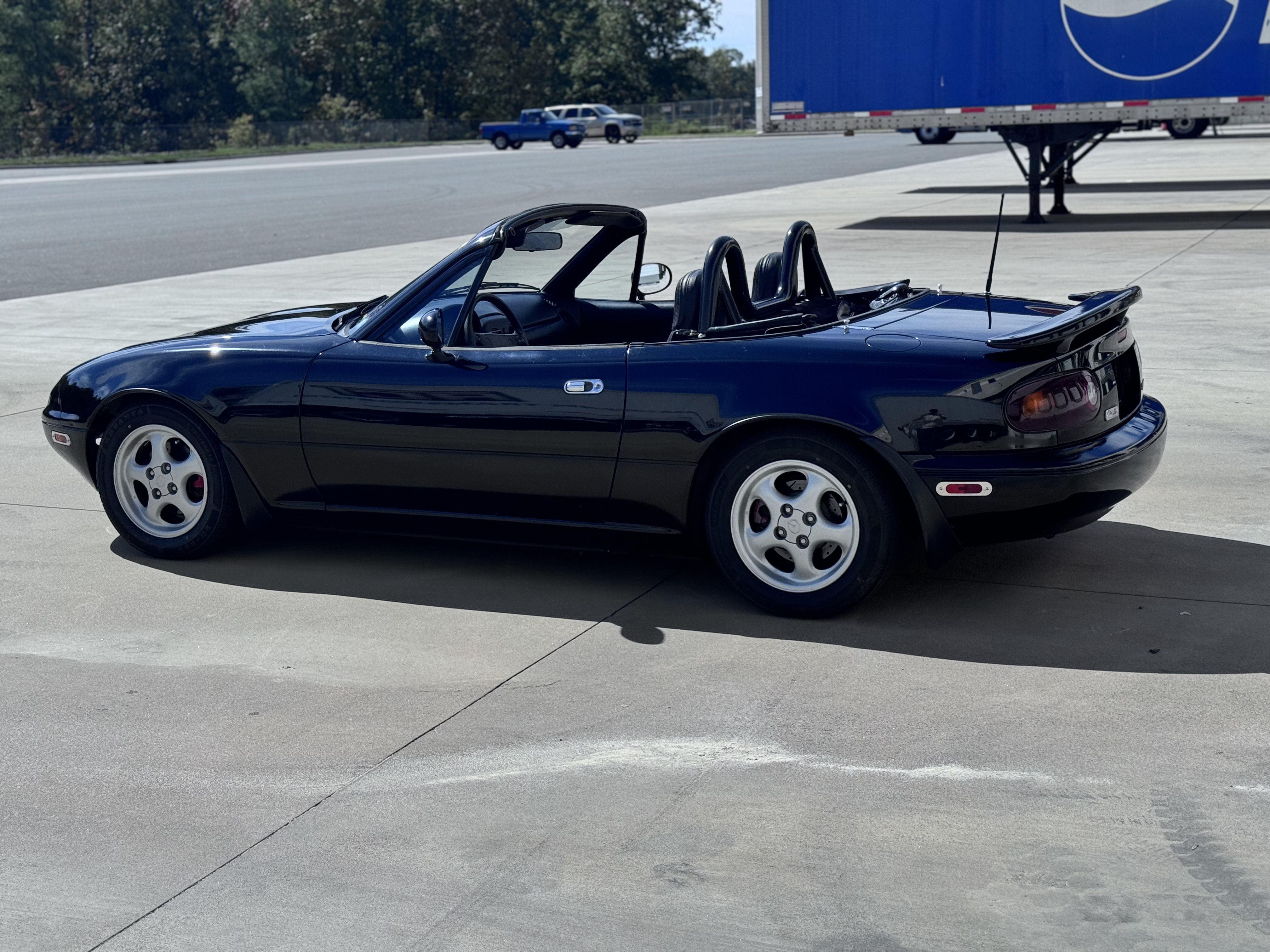 Used 1996 MAZDA MX-5 Miata RWD image 11