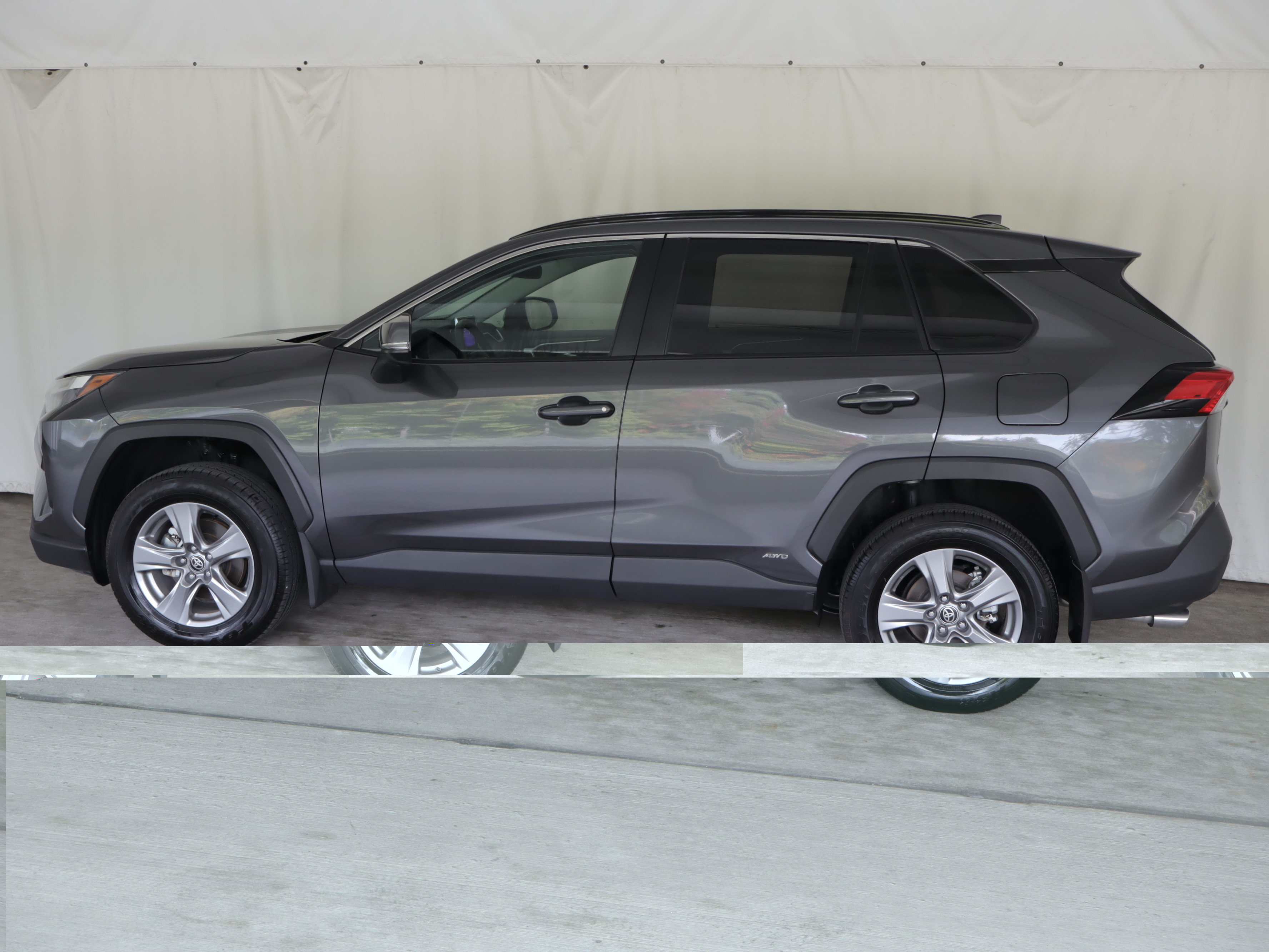 Used 2025 Toyota RAV4 XLE AWD/4WD image 23