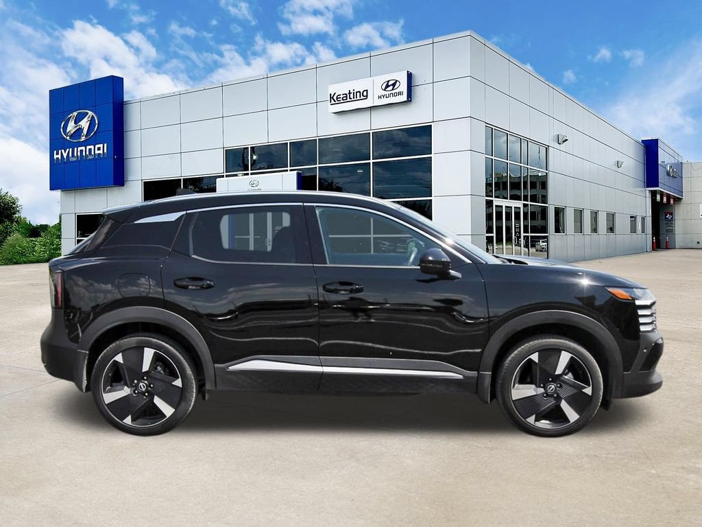 Used 2025 Nissan Kicks SR w/ SR Premium Package AWD/4WD image 4