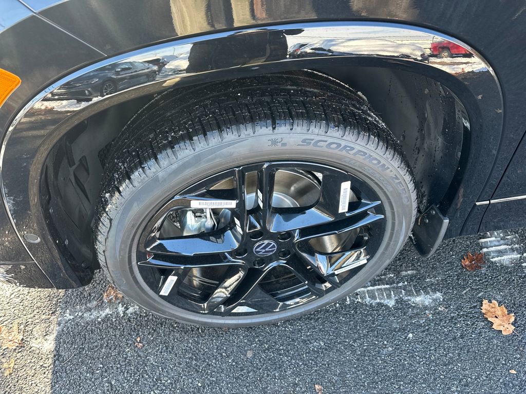 New 2026 Volkswagen Tiguan SE R-Line image 2