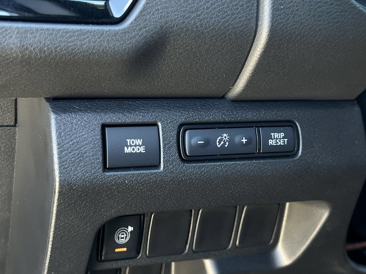 Used 2026 Nissan Frontier PRO-4X AWD/4WD image 15