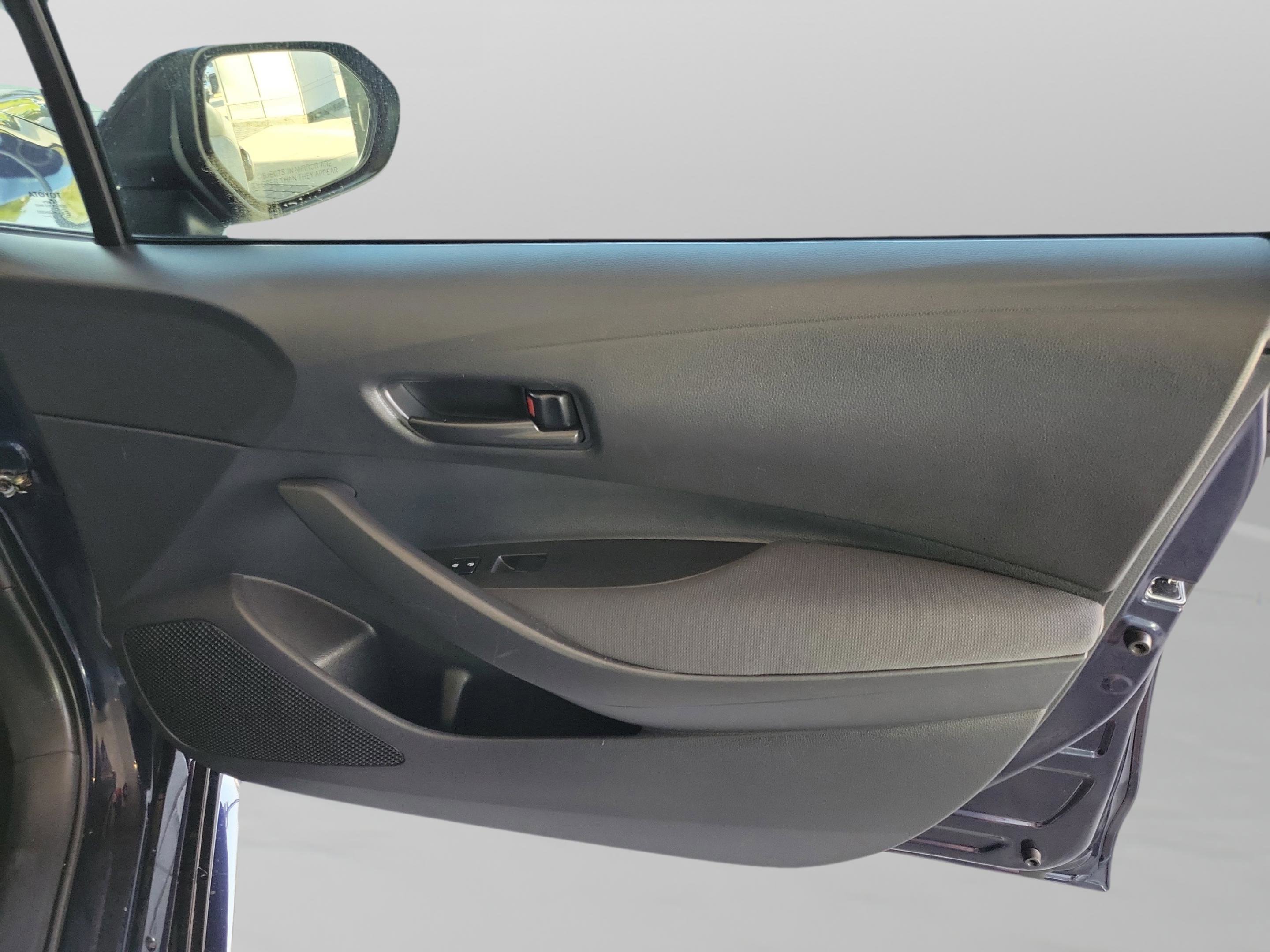 Used 2022 Toyota Corolla LE FWD image 9