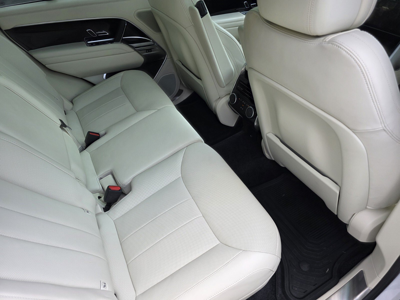 Certified 2024 Land Rover Range Rover SE AWD/4WD image 25