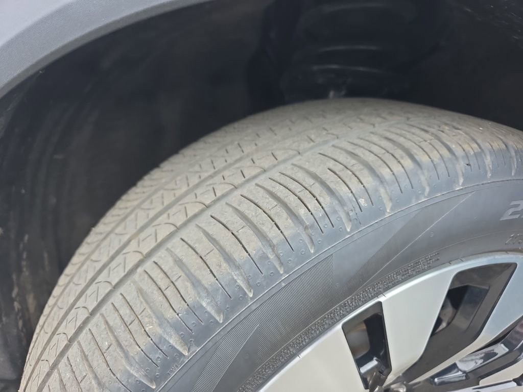 Used 2025 Ford Explorer Platinum w/ LUX Leather Package AWD/4WD image 38