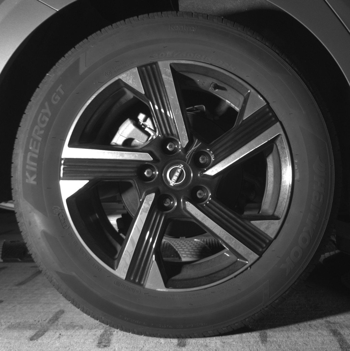 Used 2025 Nissan Sentra SV FWD image 15