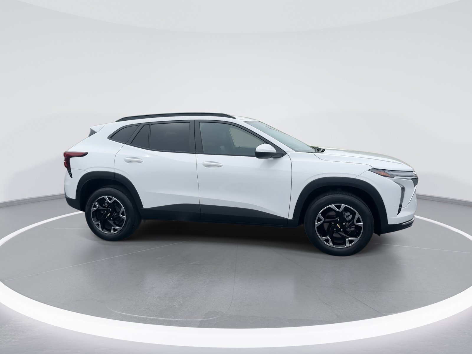 Used 2025 Chevrolet Trax LT w/ LT Convenience Package image 10