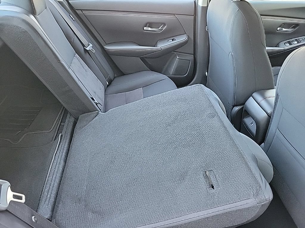 Certified 2024 Nissan Sentra SR FWD image 14