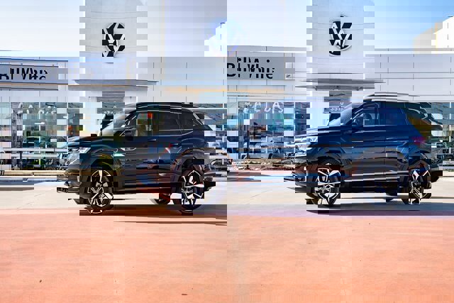 New 2025 Volkswagen Atlas SEL Premium R-Line image 1
