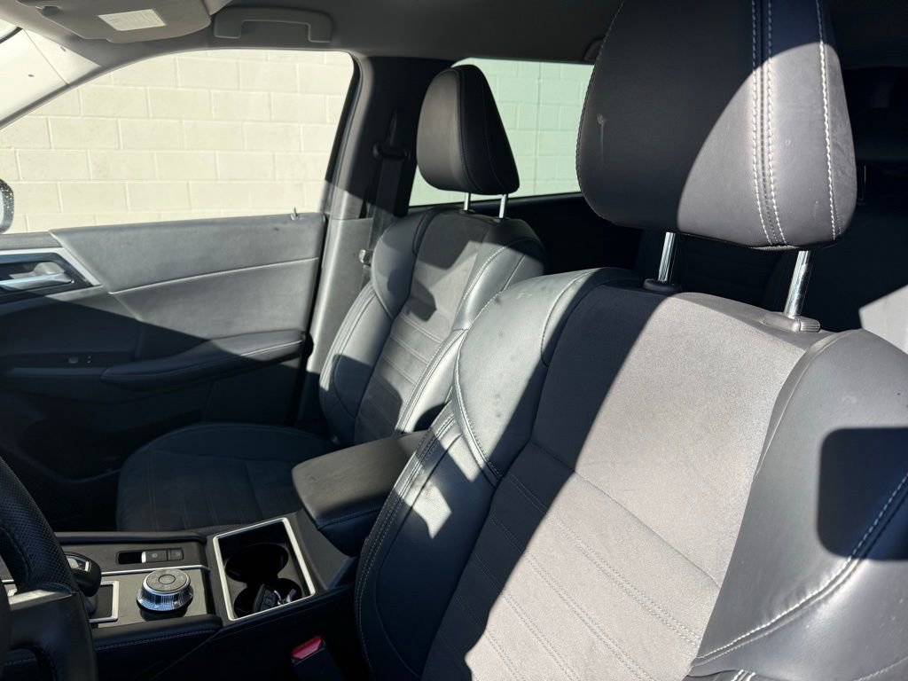 Used 2023 Mitsubishi Outlander SE image 19