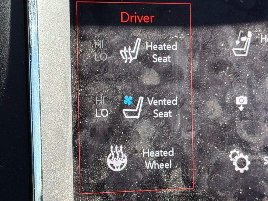 Used 2018 Dodge Durango SRT w/ Technology Group AWD/4WD image 31