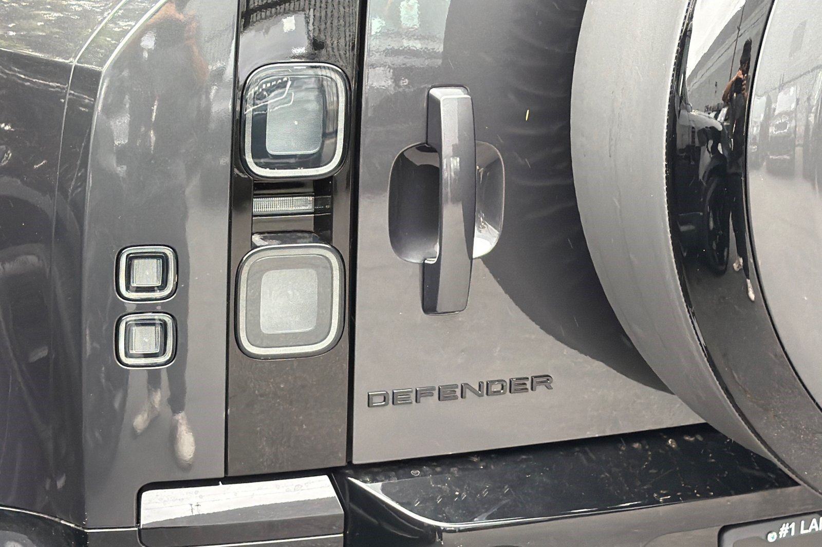 New 2026 Land Rover Defender 90 V8 AWD/4WD image 24