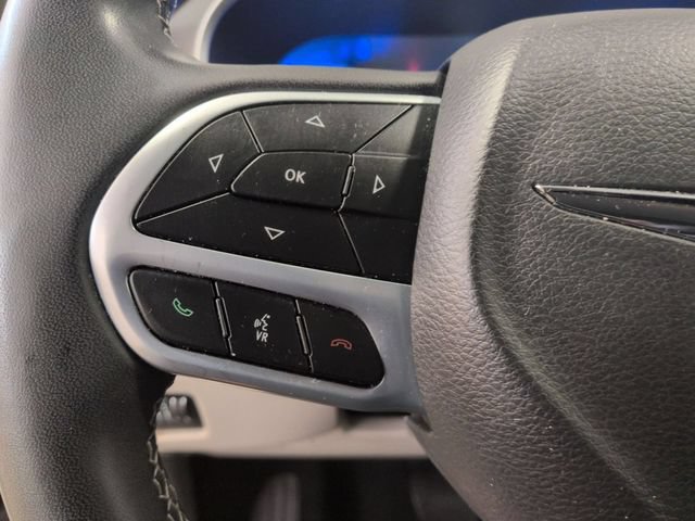 Used 2023 Chrysler Pacifica Touring-L FWD image 19