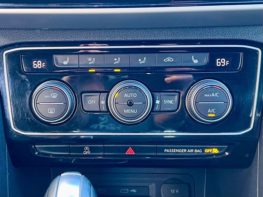 Used 2022 Volkswagen Atlas Cross Sport SE image 31