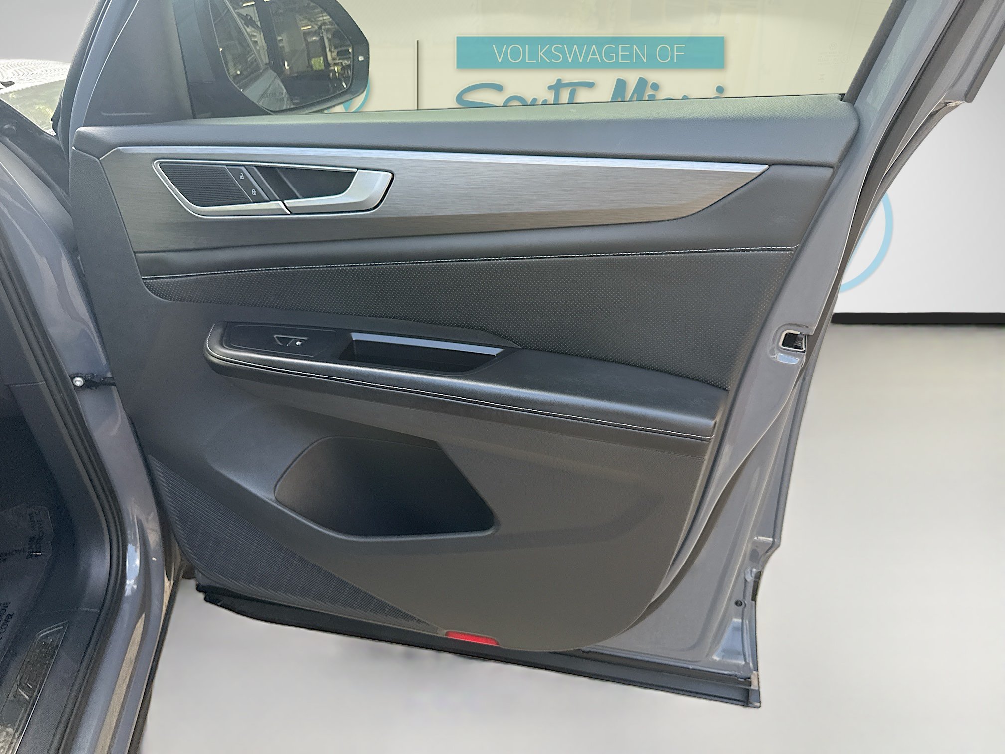 Certified 2024 Volkswagen Atlas Cross Sport SE FWD image 33