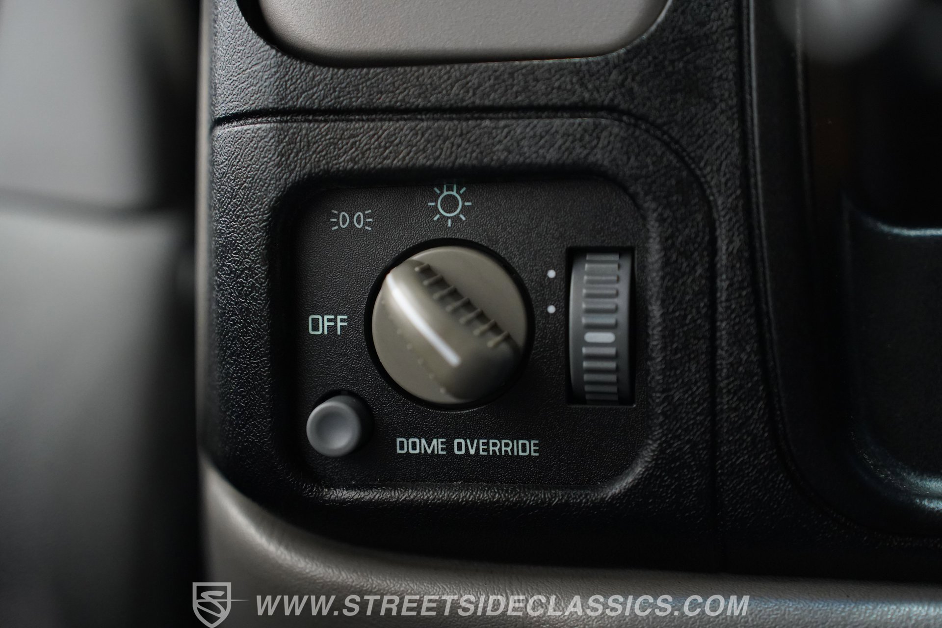 Used 1996 Chevrolet Tahoe Z71 image 38