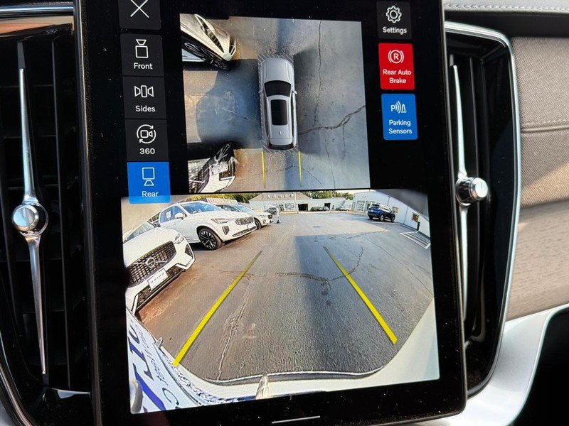 New 2026 Volvo XC90 B6 Plus w/ Protection Package Premier AWD/4WD image 16