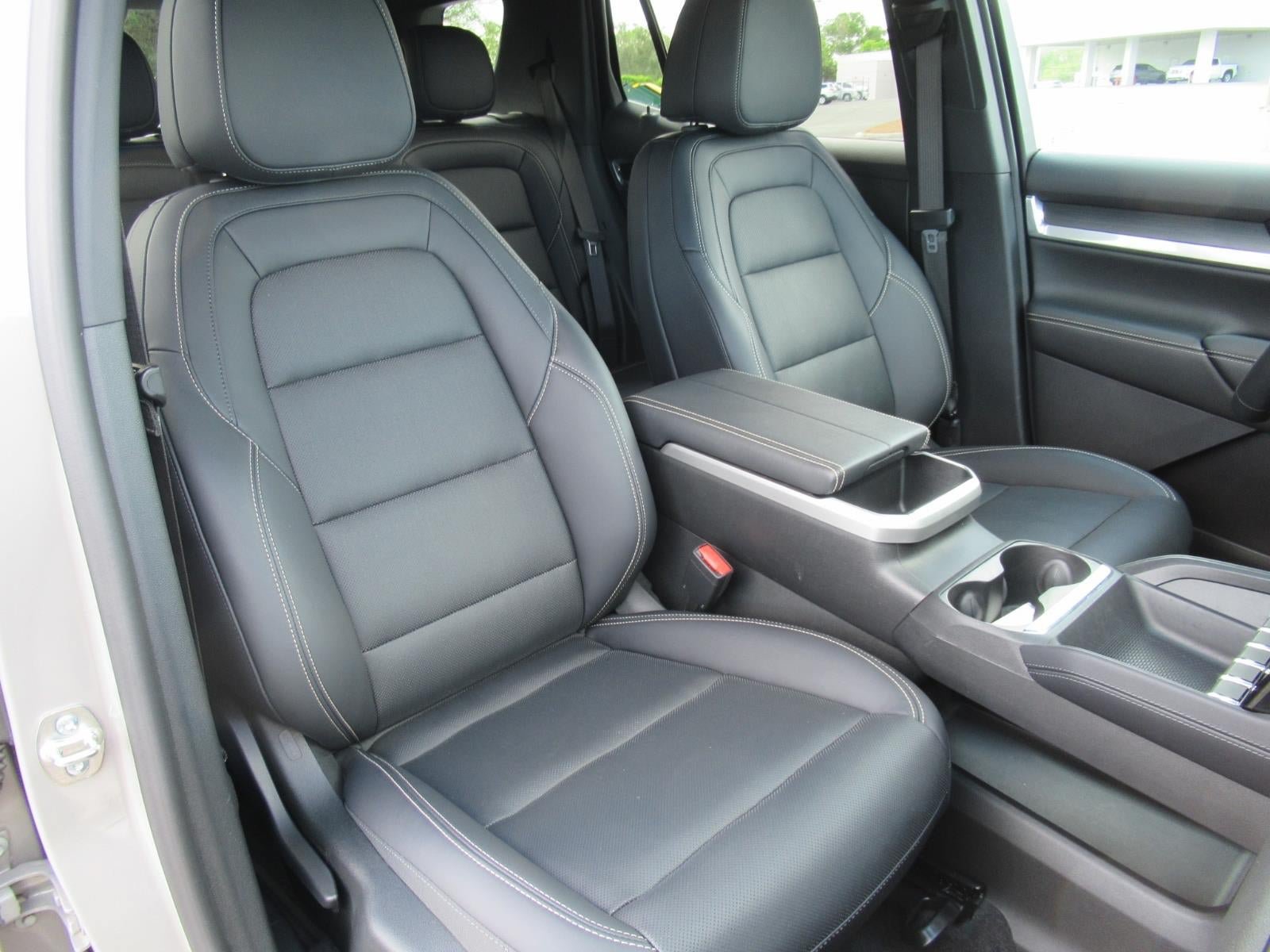 Used 2025 GMC Terrain Elevation w/ Elevation Premium Package AWD/4WD image 8