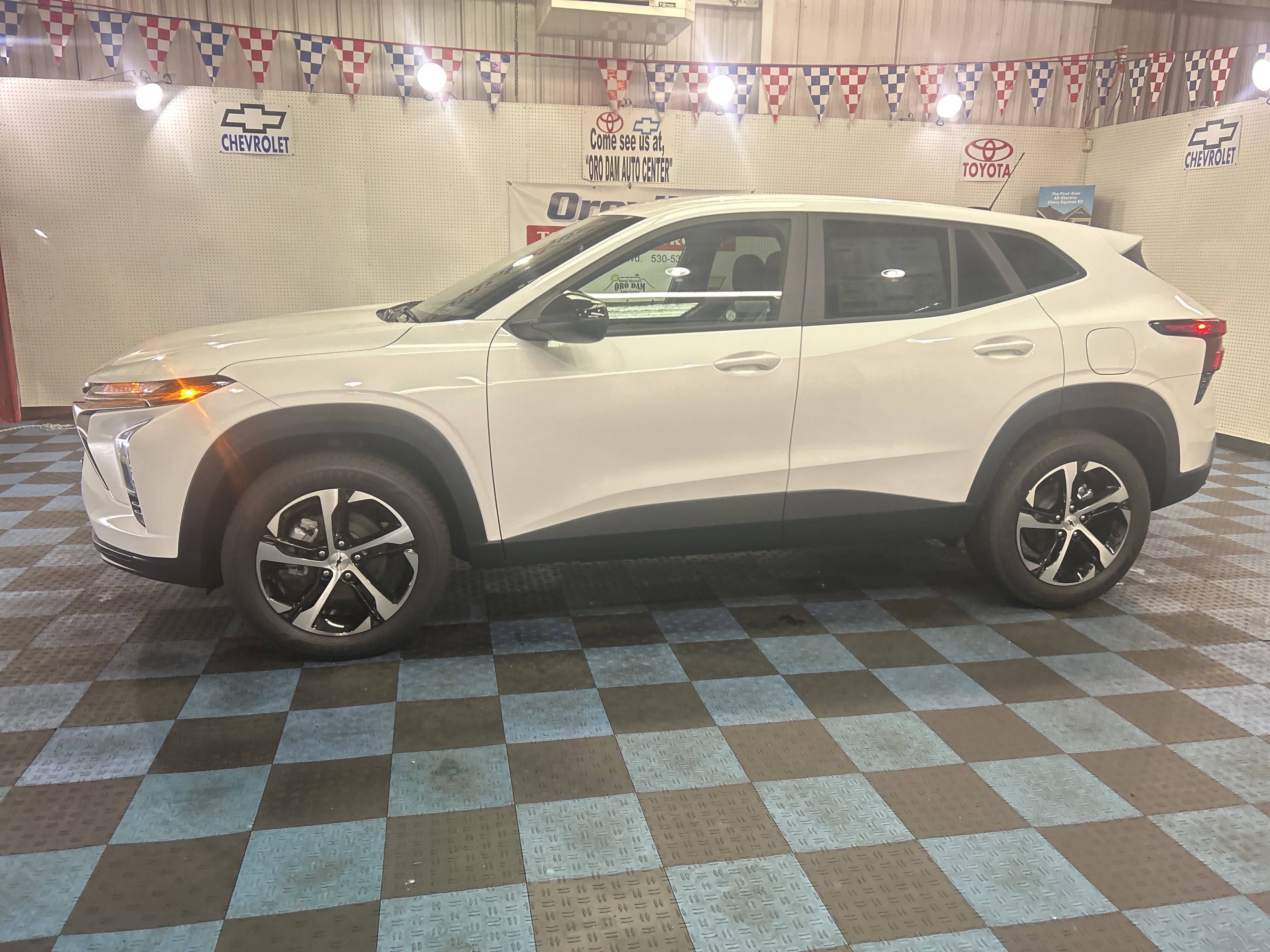 New 2026 Chevrolet Trax RS image 2