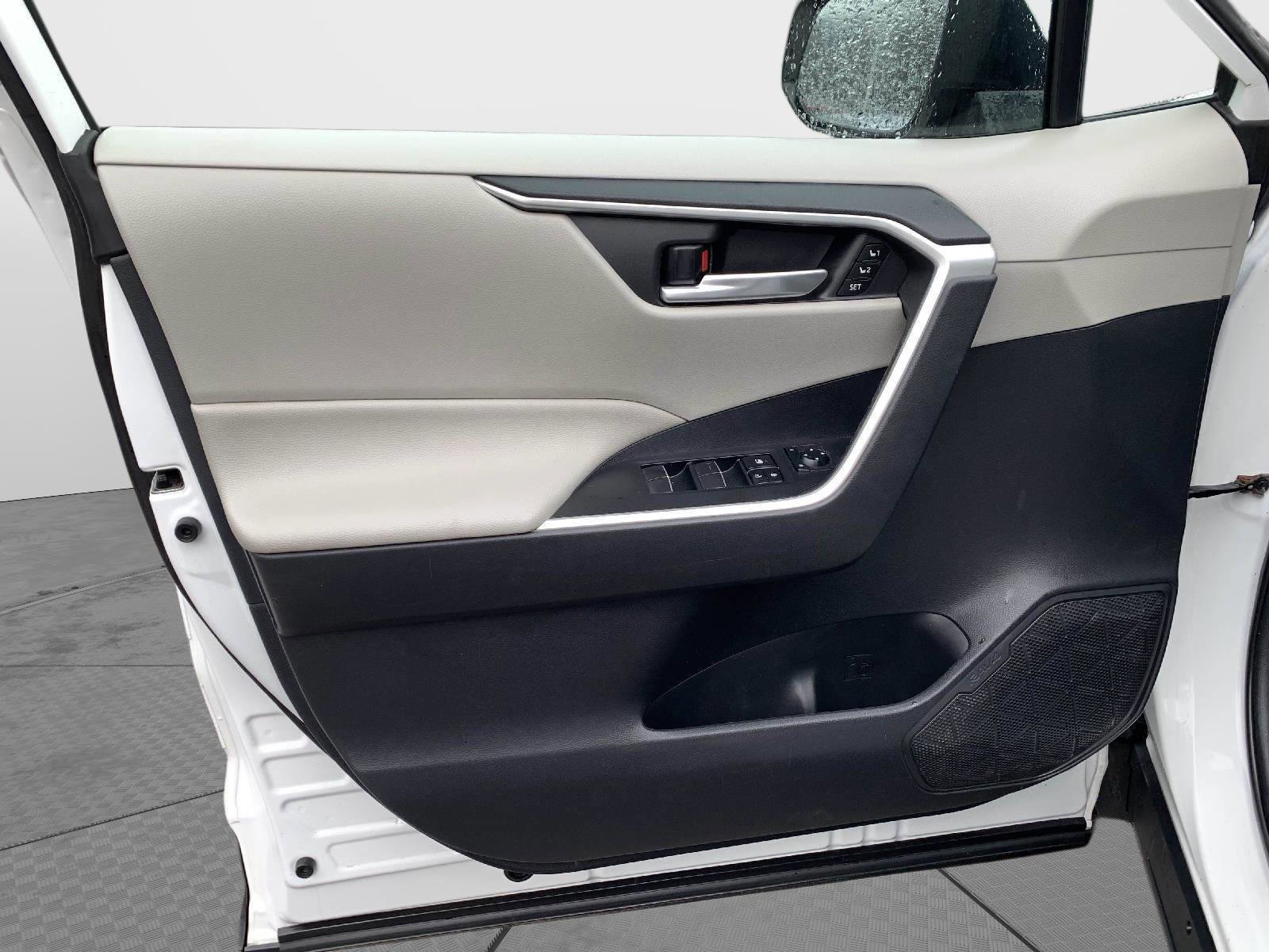 Used 2019 Toyota RAV4 XLE Premium w/ Cold Weather Package image 11