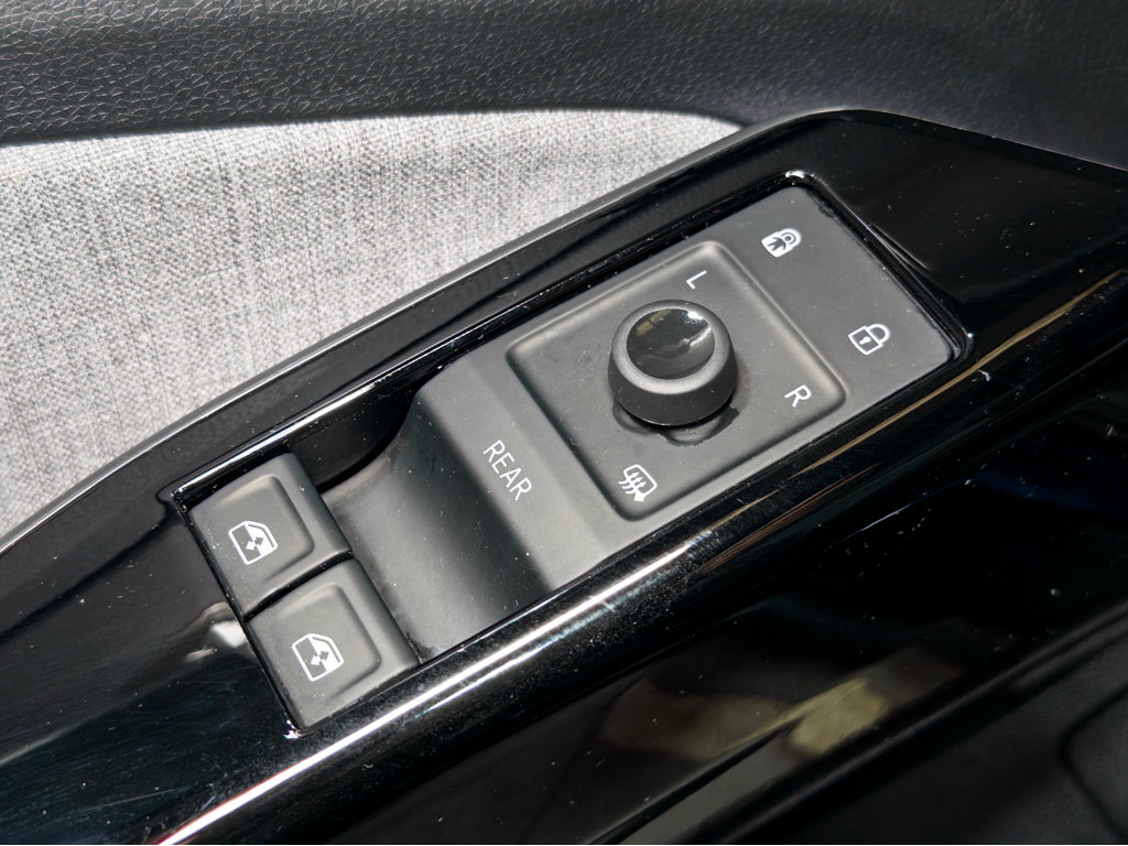 Used 2023 Volkswagen ID.4 Pro AWD/4WD image 7