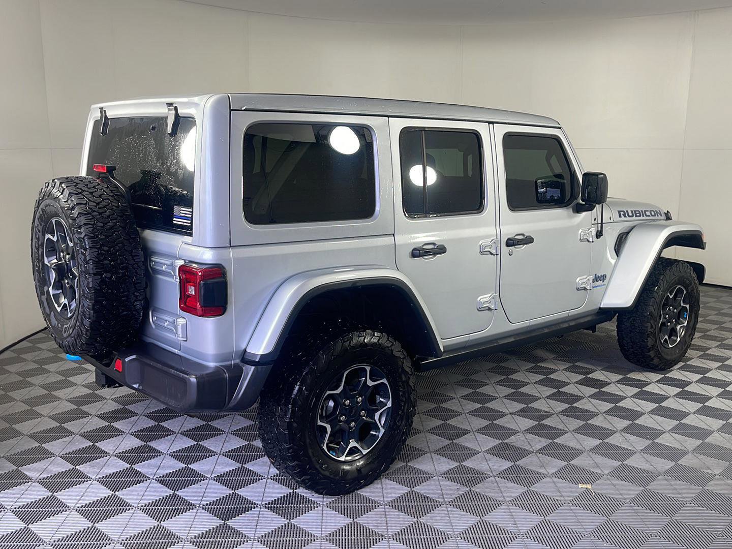 Used 2023 Jeep Wrangler Unlimited Rubicon 4xe w/ Cold Weather Group AWD/4WD image 6
