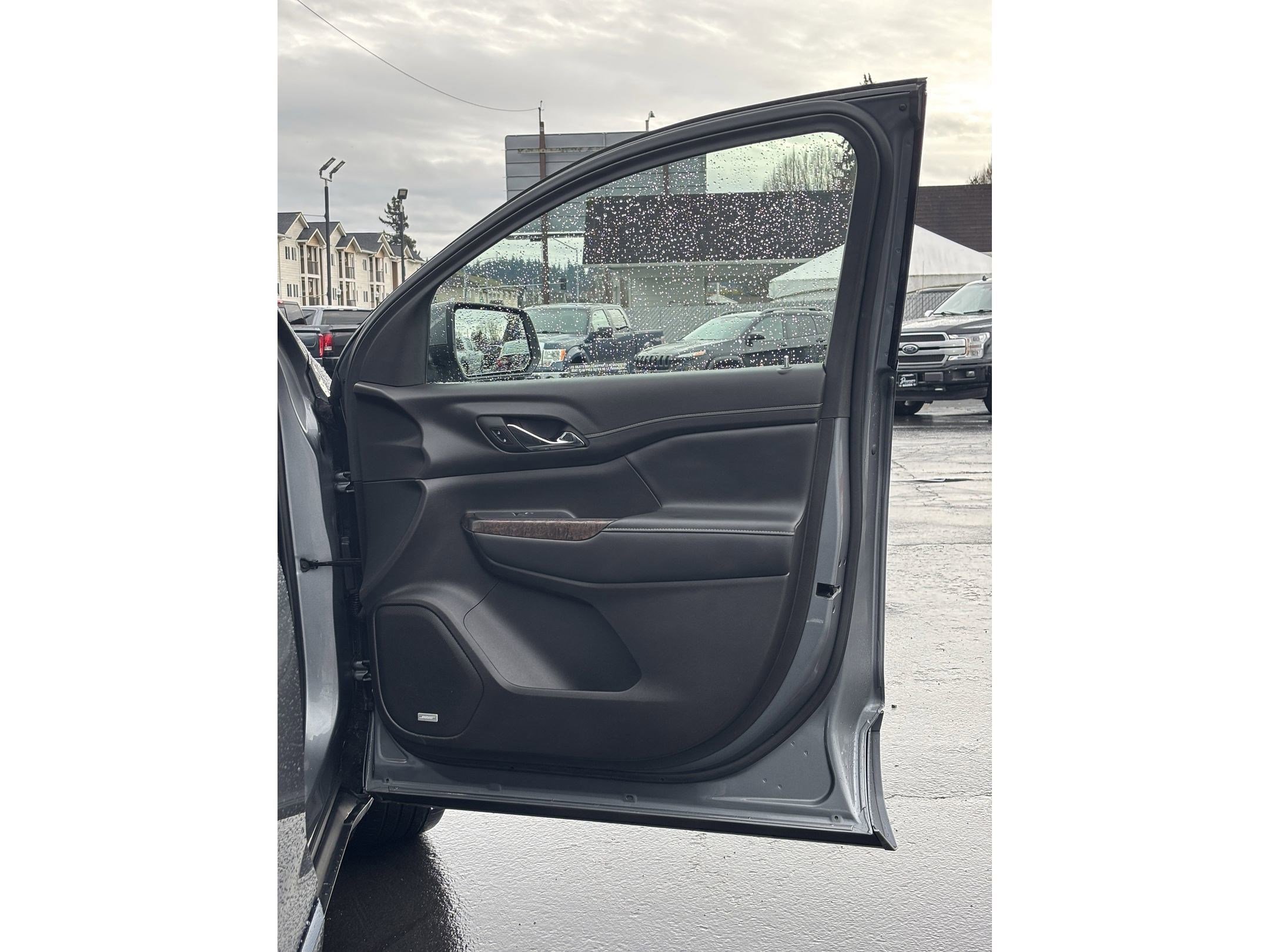 Used 2022 GMC Acadia Denali image 11