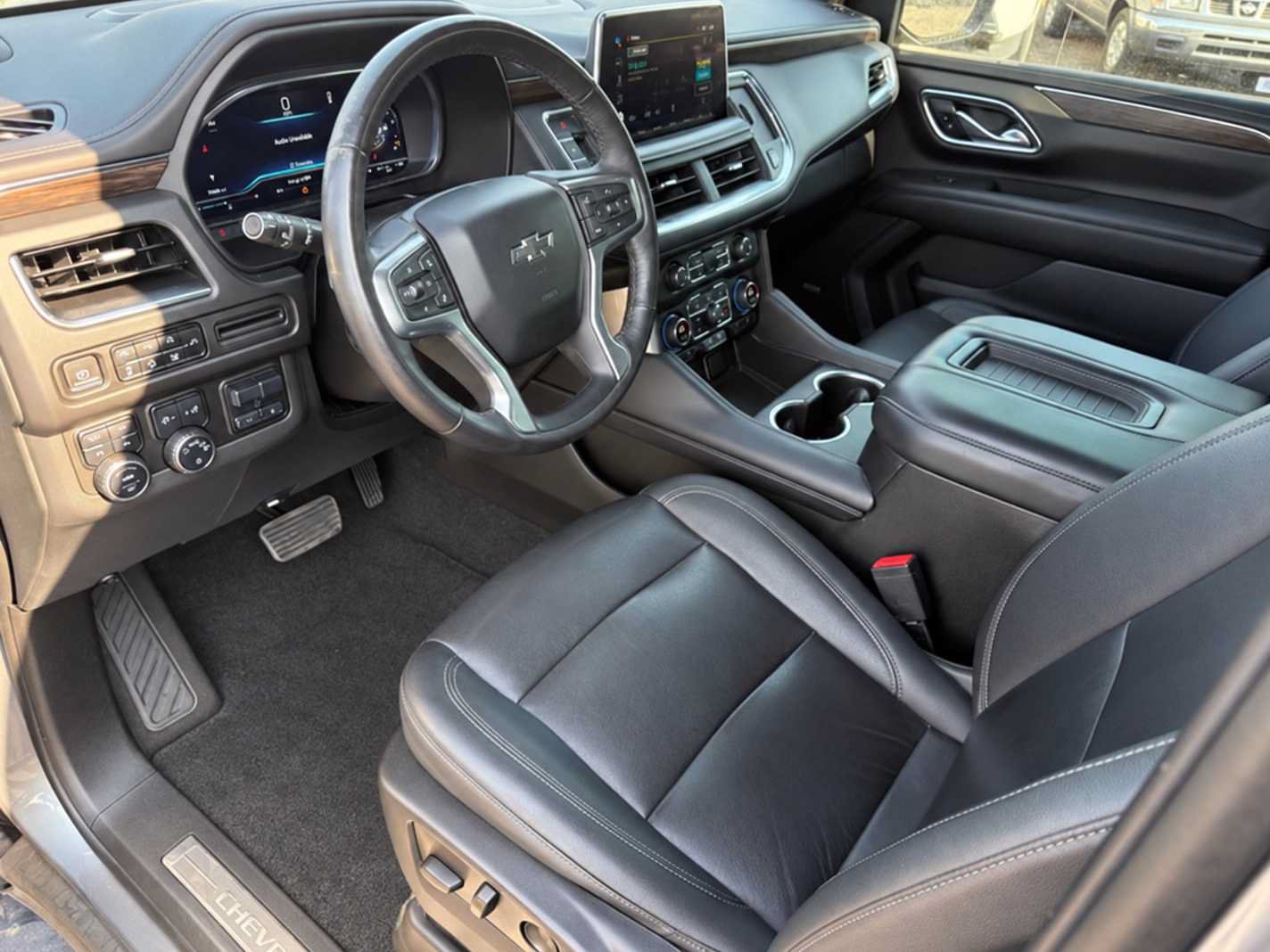 Used 2022 Chevrolet Suburban Z71 w/ Z71 Off-Road Package AWD/4WD image 13
