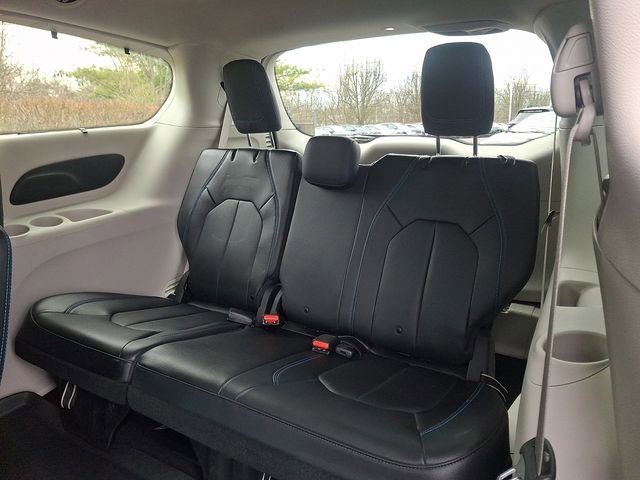 Used 2021 Chrysler Pacifica Touring-L image 11