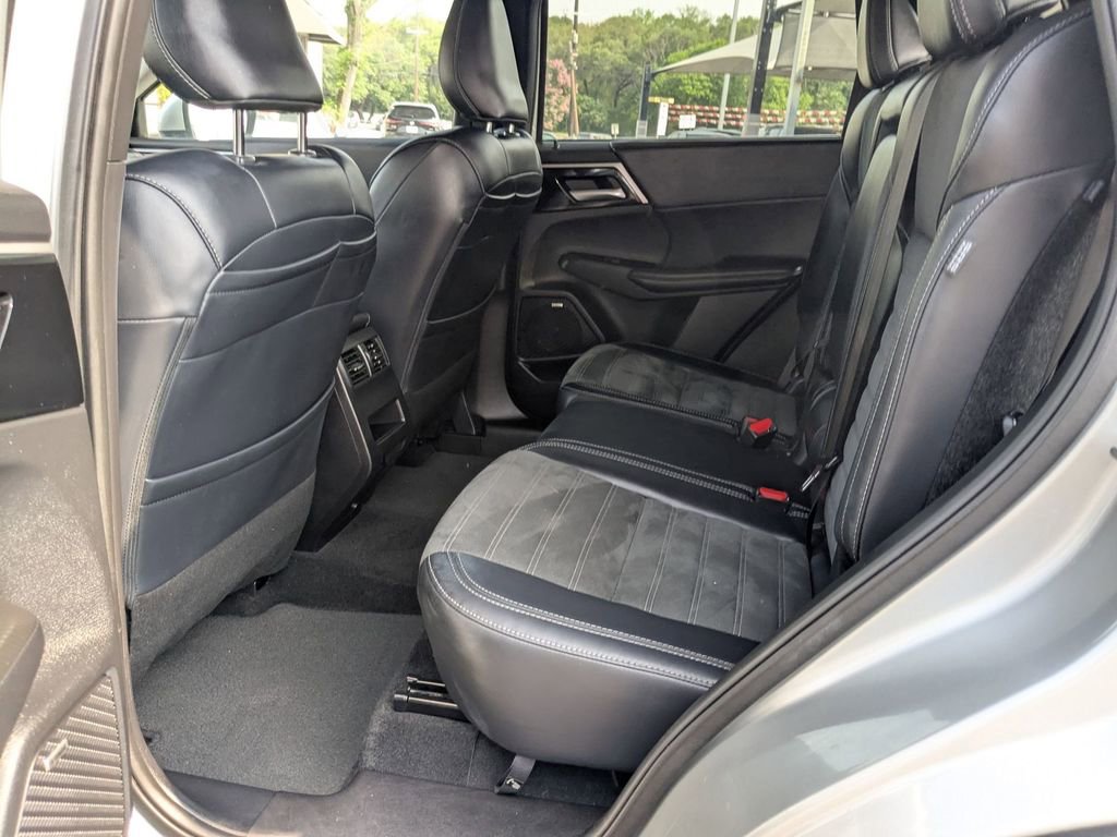 Used 2025 Mitsubishi Outlander SE AWD/4WD image 22