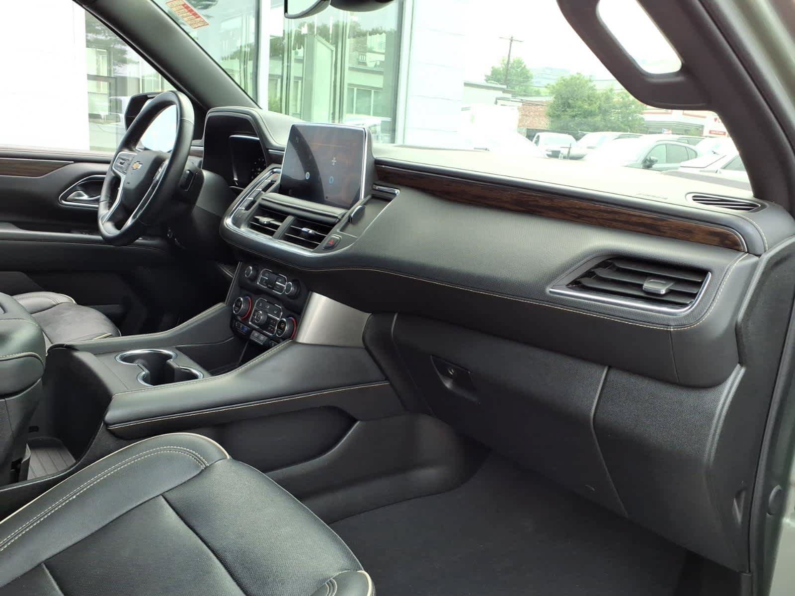 Used 2023 Chevrolet Suburban Premier AWD/4WD image 22
