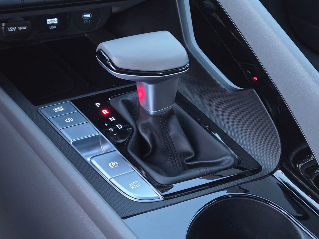 Used 2024 Hyundai Elantra SEL w/ Convenience Package image 35