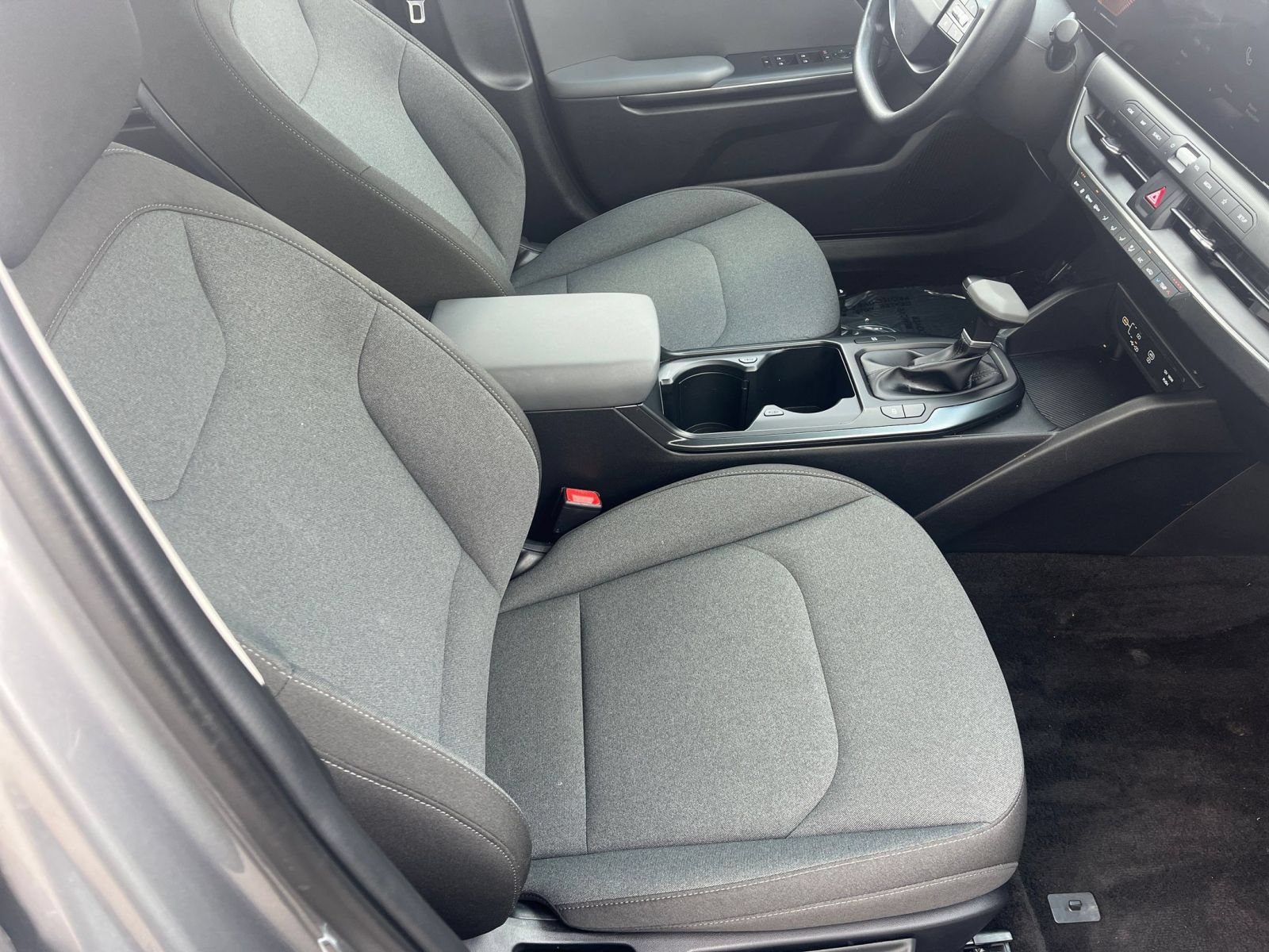 Used 2025 Kia K4 FWD image 35