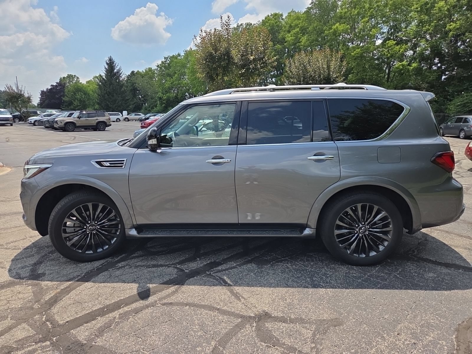 Used 2021 INFINITI QX80 Premium Select w/ Cargo Package AWD/4WD image 9