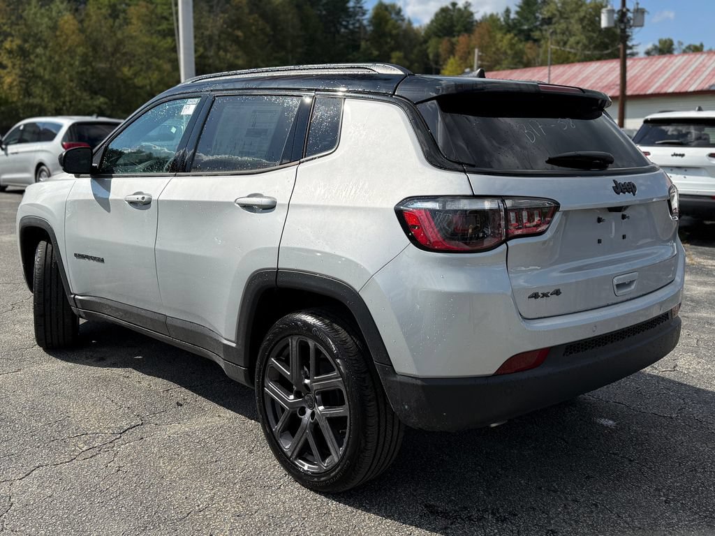 Used 2025 Jeep Compass Limited w/ Sun & Sound Group AWD/4WD image 3