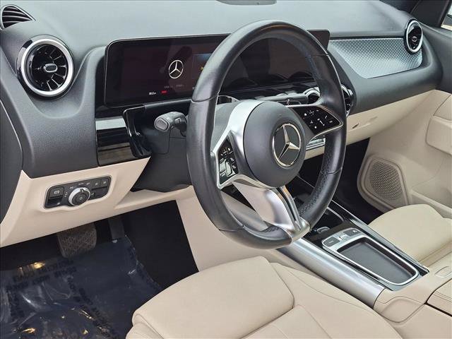 Used 2025 Mercedes-Benz GLA 250 4MATIC image 10