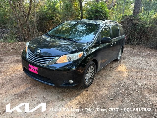 Used 2014 Toyota Sienna XLE FWD image 3