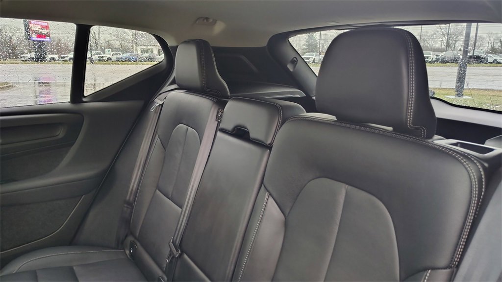 Certified 2025 Volvo XC40 B5 Plus image 25