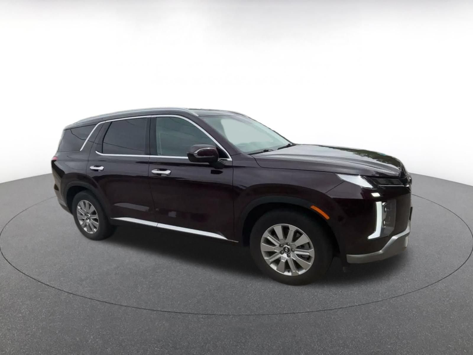 Used 2024 Hyundai Palisade SEL FWD image 2