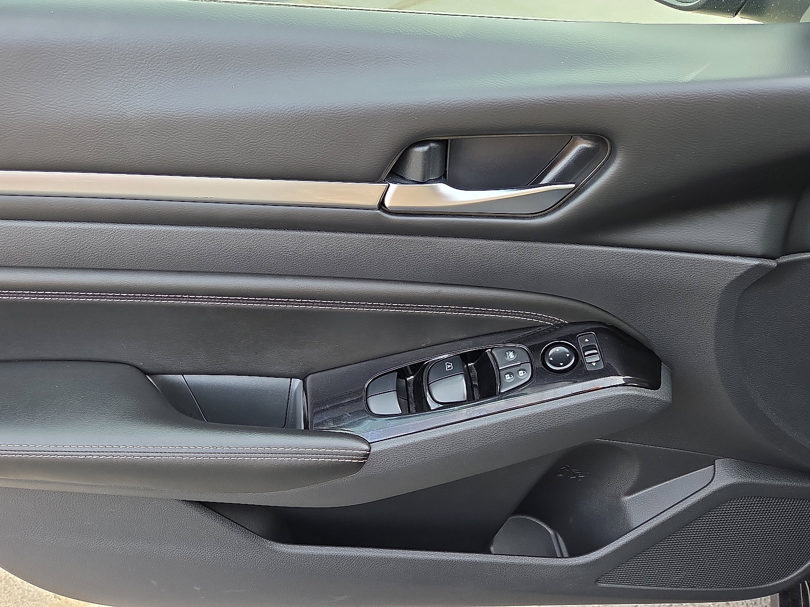 Used 2022 Nissan Altima 2.5 SV w/ SV Premium Package image 13