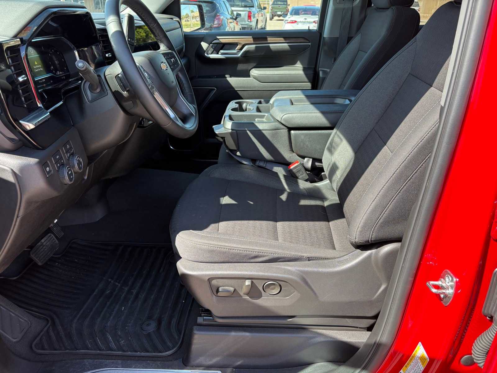 Used 2025 Chevrolet Silverado 1500 LT image 14