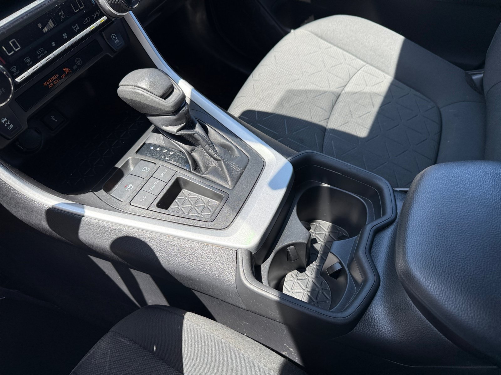 Used 2021 Toyota RAV4 XLE w/ Convenience Package FWD image 13