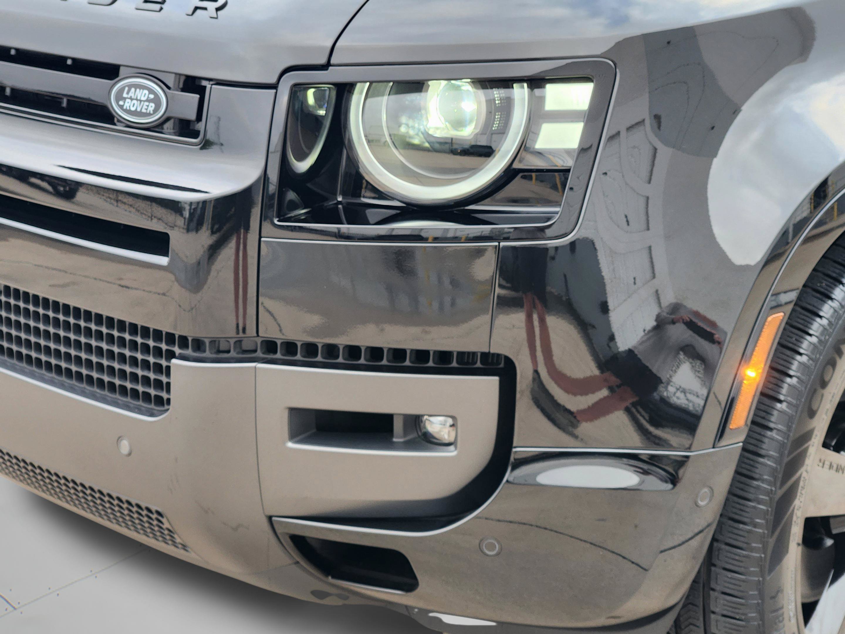 New 2026 Land Rover Defender 130 X-Dynamic SE AWD/4WD image 32