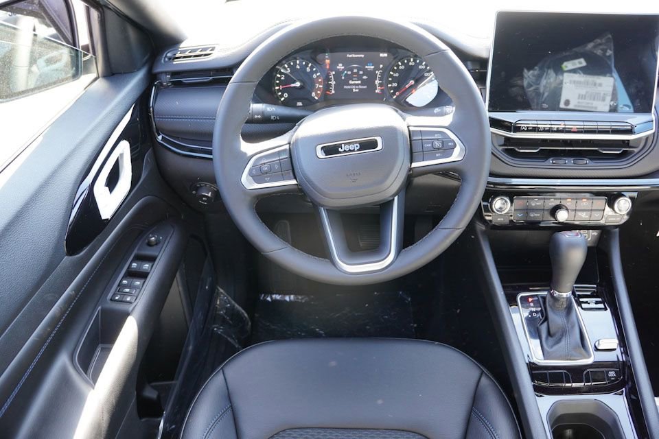 New 2025 Jeep Compass Latitude w/ Sun & Sound Group image 12