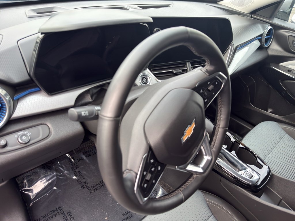 Used 2025 Chevrolet Trax LT w/ LT Convenience Package image 11