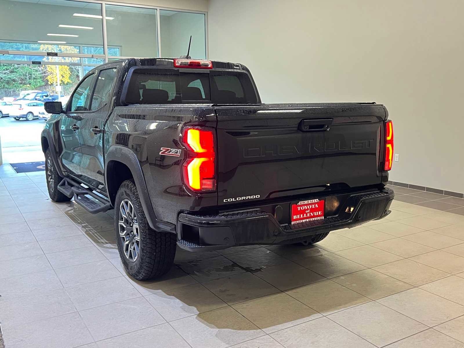 Used 2024 Chevrolet Colorado Z71 w/ Z71 Convenience Package 2 image 4