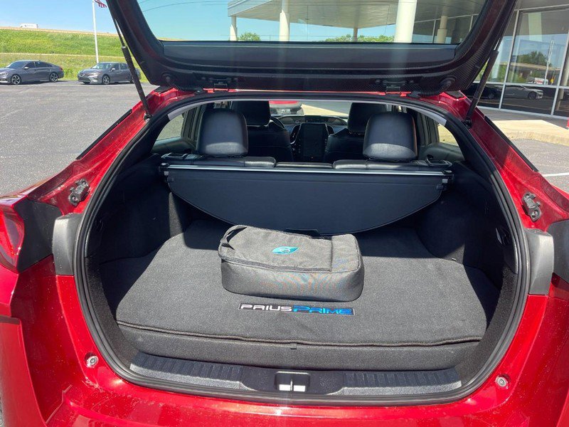 Used 2018 Toyota Prius Prime Advanced w/ Carpet Mat Package FWD image 11