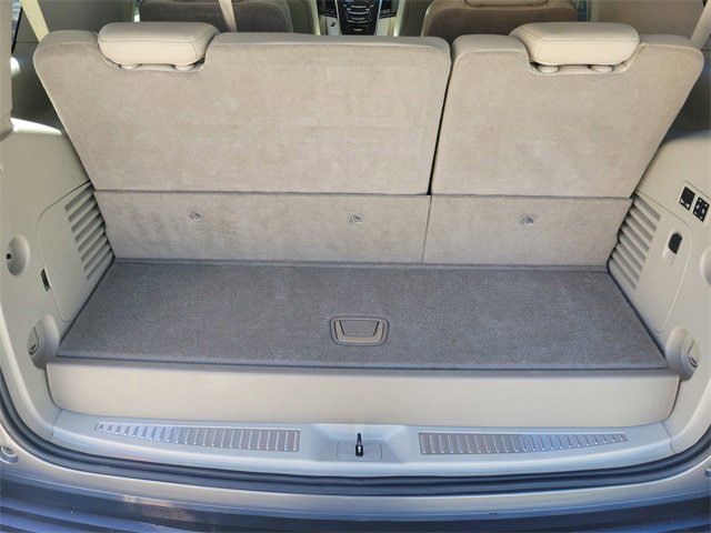 Used 2017 Cadillac Escalade Luxury image 11