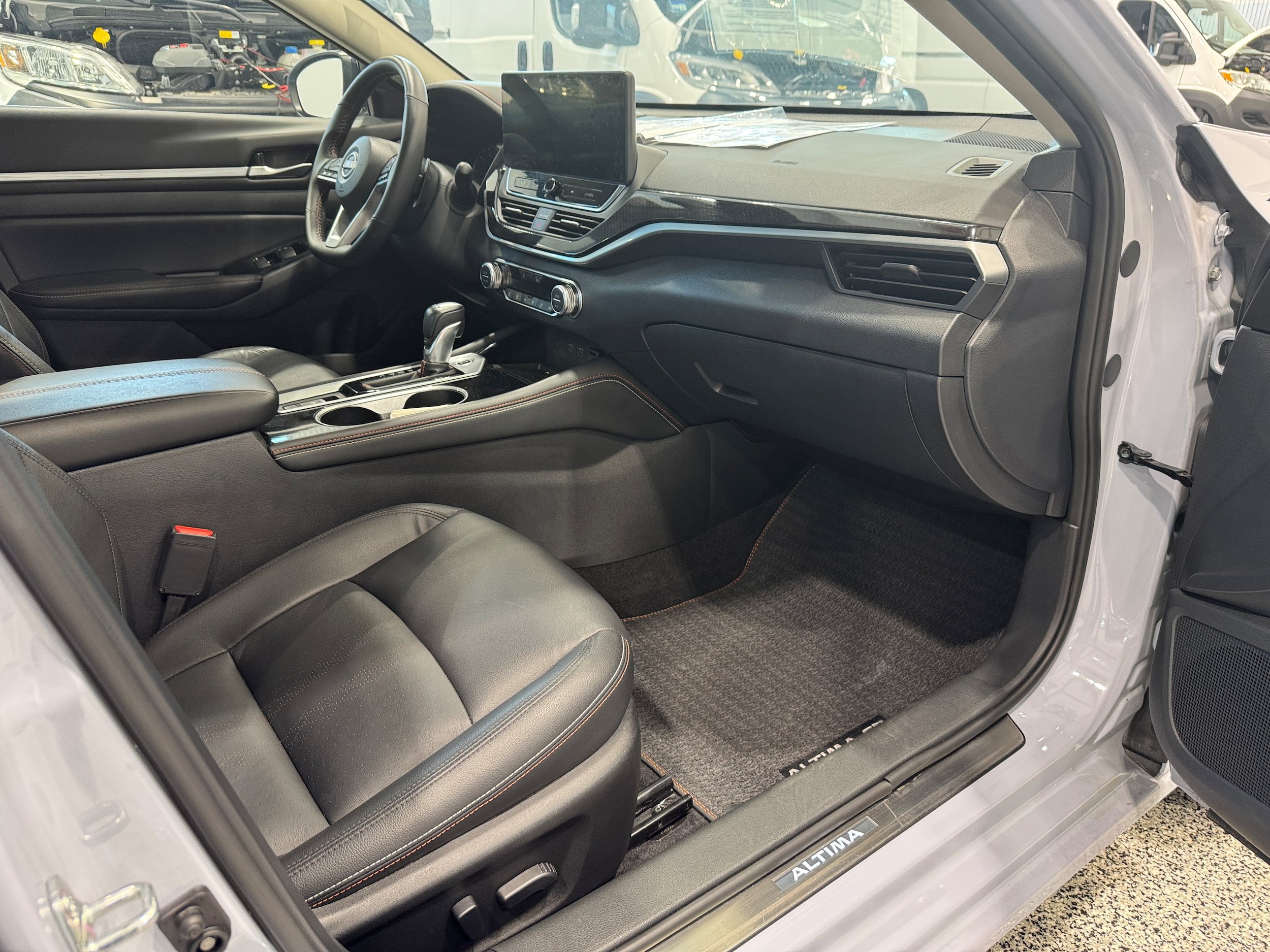 Used 2025 Nissan Altima 2.5 SR AWD/4WD image 14