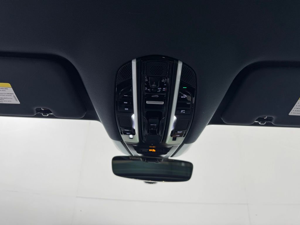 Used 2022 Porsche Cayenne AWD/4WD image 32